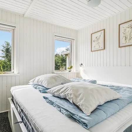 Pet Friendly In With Wifi Holiday home